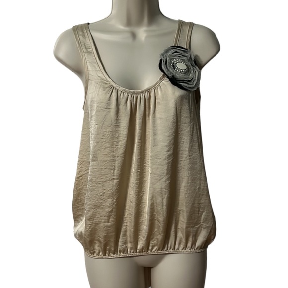 Solemio women’s lightweight cream sleeveless tank with statement flower small - Picture 2 of 6